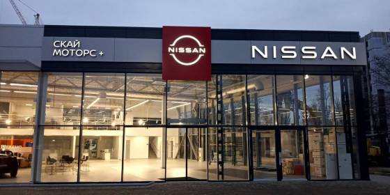 Nissan - світлові вивіски