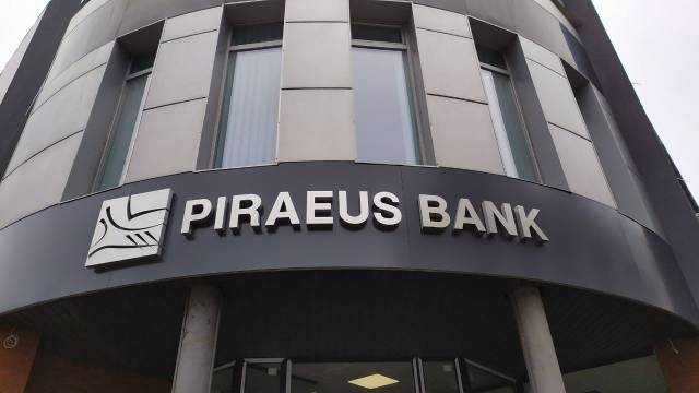 Piraeus Bank - Об’ємні літери